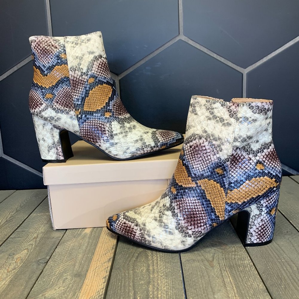 Womens Yoki Autumn Snake Print Heel Booties Sz 8.5